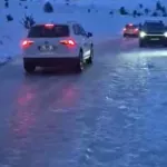 VIDEO | Cesta prema Kupresu prekrivena ledom: "Koliko košta sol?"