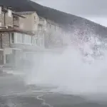 VIDEO | Poplavljene obale Dalmacije: Valovi dosegli visinu od osam metara
