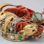 Objavljene prve fotografije oštećene krune koja je ispala pljačkašima Louvrea