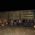 Kuprešaci dovezli šleper sijena Trebinjcu kojem je u požaru izgorjelo skladište