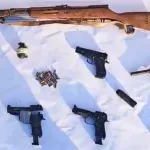 Uhićen 63-godišnjak: Policija pronašla oružje, eksploziv i drogu