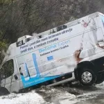Kombi sletio u kanal na cesti Mostar – Nevesinje