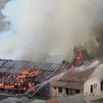 Vlasti pozivaju na oprez: U Osijeku izbio požar pored cisterni nepoznata sadržaja