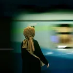 Vozač autobusa nije dao ženi da sjedne iza njega jer nosi hidžab?