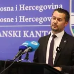 Ministar obrazovanja završio u pritvoru zbog neregularnog prijema policajaca