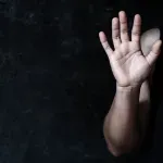 Zatočili i tukli djevojku, jedan od optuženih je više puta silovao pred djecom