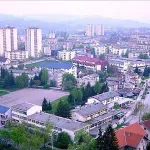 Doboj: Policajci spriječili muškarca da skoči s četvrtog kata