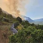 Požar kod Trebinja se širi, vatrogasci pozivaju mještane da pomognu