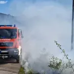 Požar kod Gacka: Vatra zaprijetila kućama