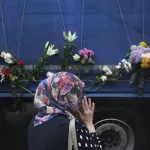 Ispraćaj posmrtnih ostataka deset žrtava genocida prema Potočarima