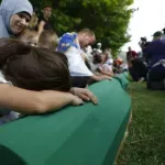 Na rukama najmilijih, tabuti deset žrtava genocida preneseni na Musalu