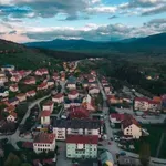 Cijena prava sitnica: Općina bez banke i mesnice nabavlja terenac koji prolazi kroz 70 centimetara vode