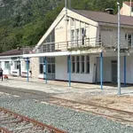 Vlak stao u Jablanici, putnici ogorčeni: "Nitko nam ništa ne govori"