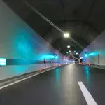 Vozač ozlijeđen u nesreći u tunelu Hercegovina, promet potpuno obustavljen
