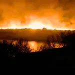 Dalmacija u plamenu: : Vatrogasci cijelu noć branili kuće, stigli i kanaderi