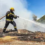 Požar bukti kod Nevesinja: Vatrogasci i vojska na nepristupačnom terenu