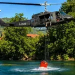Helikopter OS BiH kod Trebinja izbacio 53.000 litara vode