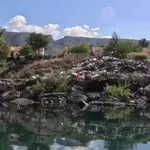 VIDEO | Otpad se gomila tik uz Neretvu: Snimke s Bišća Polja ponovno otkrile stari problem