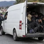 Mladići iz BiH krijumčarili 34 turska migranta u jednom kombiju