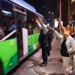 Manje skupine građana okupljaju se u središtu Beograda, u Ćacilend pristižu "maskirani"