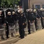 Nakon Informera, na red došao Pink: Građani gađali zgradu jajima i pjevali "Izađi mala"