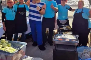 Člani PGD Suhi Vrh navdušili s ponudbo hrane na slovenskem vikendu v Biogradu na moru