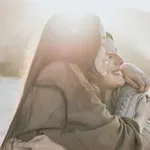 Po 25 skupnih letih ji je najboljša prijateljica podarila darilo, ob katerem ni mogla zadržati solz: "Jokam na poti v službo!"