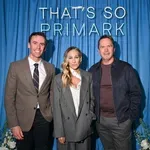 Modna ikona Sarah Jessica Parker šokirala: od glave do peta oblečena v Primark, oboževalci pa ...