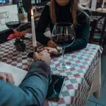 Bizarna resnična prigoda z zmenka: "Ko sem prišel ponjo, je rekla: 'To bo 100 evrov' in želela, da ..."
