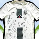 Podpisan dres slovenske nogometne reprezentance za dober namen