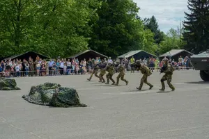 Slovenska vojska odpira vrata vojašnic