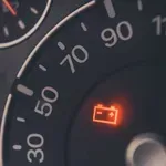 Ta opozorilna lučka lahko med vožnjo pomeni resno okvaro vozila