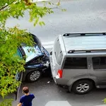 Prometna nesreča pri Kamniku: eden od voznikov lažje poškodovan