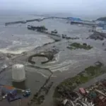 DĚSIVÉ ZÁBĚRY Z RUSKA! Kamčatku Pohltila Gigantická TSUNAMI! Všechno Je Pod Vodou, Města Zmizela! Zranění Přibývají, Svět V Šoku