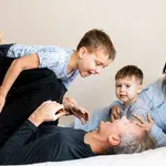 Učit dítě respektovat své rodiče: Kde končí svoboda a začíná úcta?