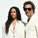 Gyönyörű és elegáns – Matthew McConaughey fényes fekete konyháját te is elfogadnád