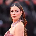 Az 50 éves Eva Longoria sárga nyári ruháját imádják most az emberek
