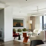 A pihentető otthon nem unalmas – ha színrobbanások tartják ébren a teret