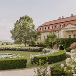 Alig egy órára Budapesttől található ez a mesebeli birtok