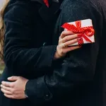 A szakértő ezeket az ajándékokat javasolja a párkapcsolat szakaszaiban