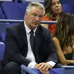 Ez a padló lesz 2026 slágere – avagy Alec Baldwin a konyhában sakkozik