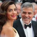 Az arany volt a főszereplő: Amal Clooney ragyogó Gucci ruháját akarja mindenki
