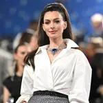 Anne Hathaway egy egészen különleges, kivágott farmert villantott