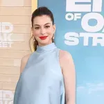 Anne Hathaway-től és Scarlett Johanssonig: erre a vörös rúzsra esküszik most Hollywood