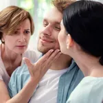 8 jel, hogy a szerelmed még nem vált le az édesanyjáról