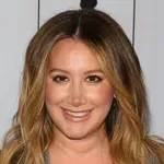 Egy jól eltalált szín, ami megváltoztatja az egész bejáratot – Ashley Tisdale otthonában