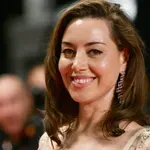 Micsoda hír: Küzdelmes időszak után babát vár A Fehér Lótusz sztárja