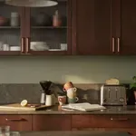 A barna konyha csendben visszatért – a tervezők szerint most elegánsabb, mint valaha