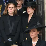 Kiderült, milyen a viszonya most Beatrix és Eugénia hercegnőnek a kegyvesztett apjukkal, Andrással