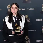 Billie Eilish újabb győzelme és történelmi pillanatok – Itt vannak az idei Grammy-díjazottak